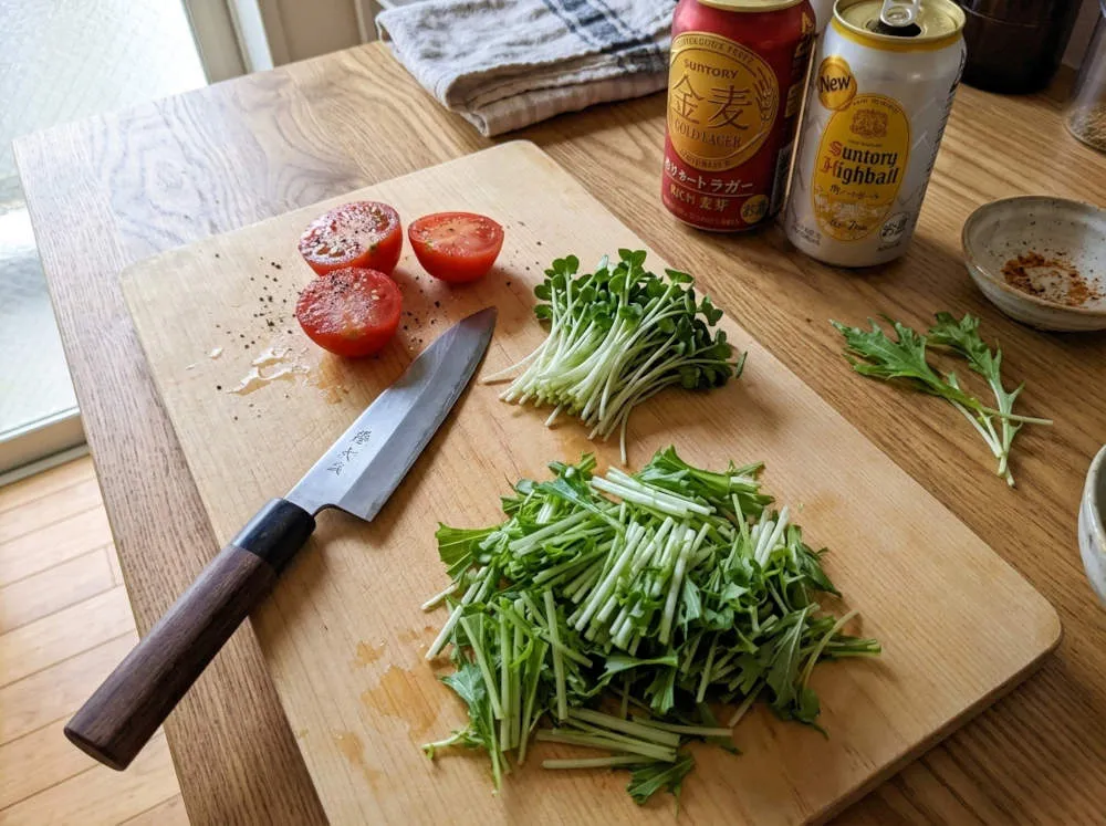 野菜をカットする