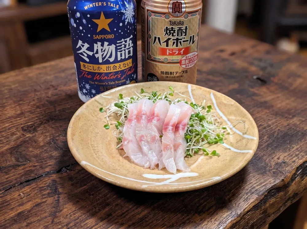 スズキの刺身 ブロッコリースプラウト添え