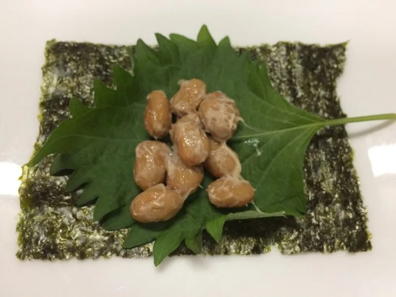 納豆の天ぷらレシピ 大葉を納豆を乗せる