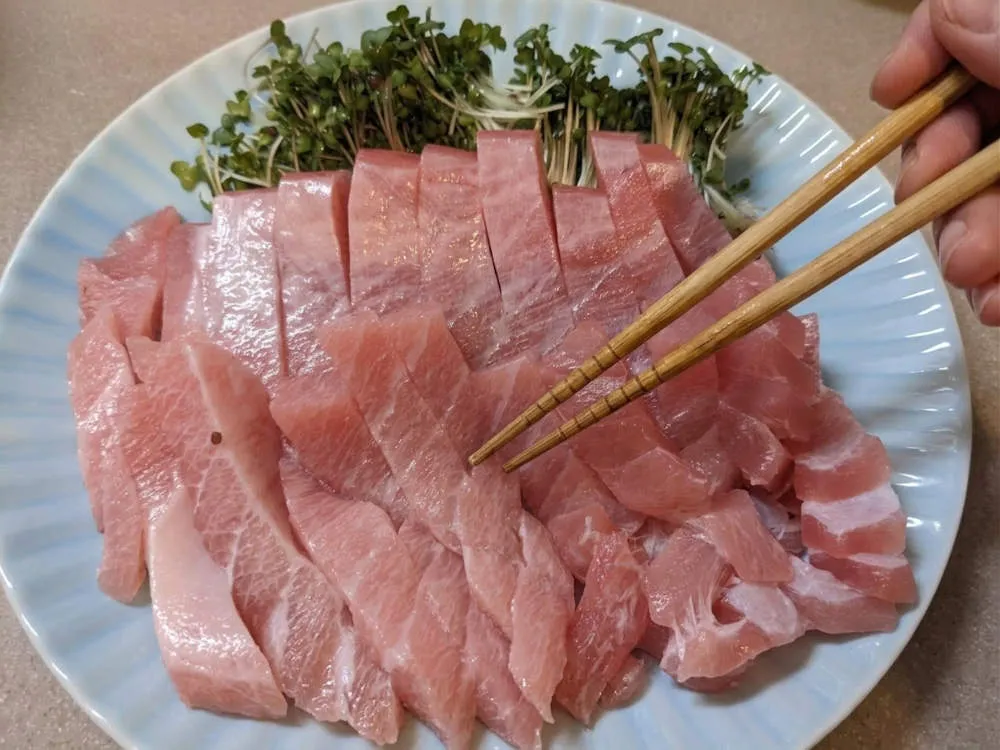ハラモとスプラウトを盛り付ける