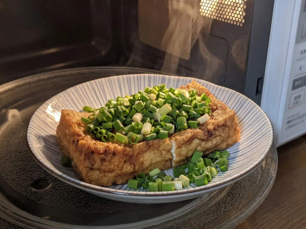 青ネギと醤油をかける