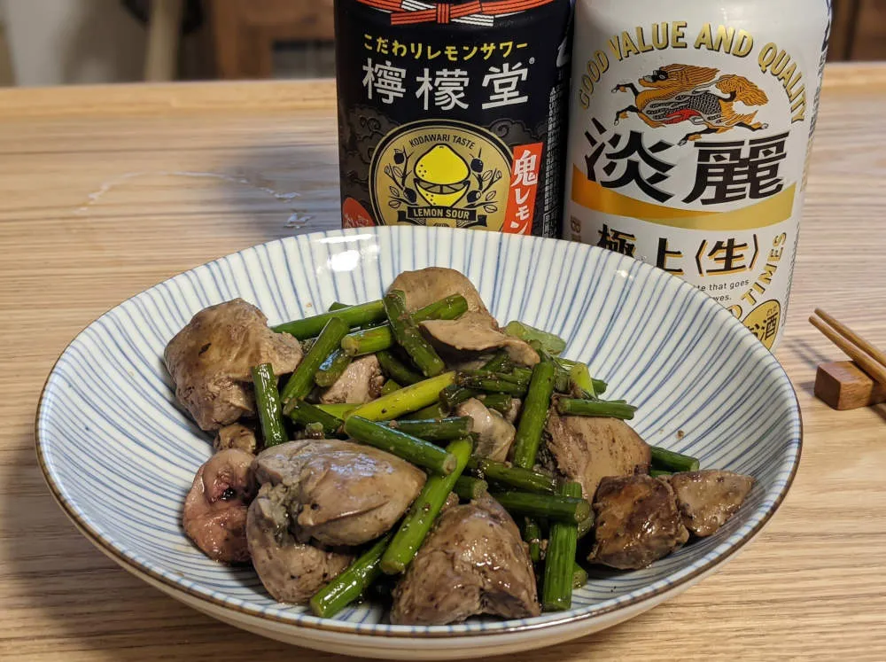 切らない鶏レバーとニンニクの芽の塩コショウ炒め 完成