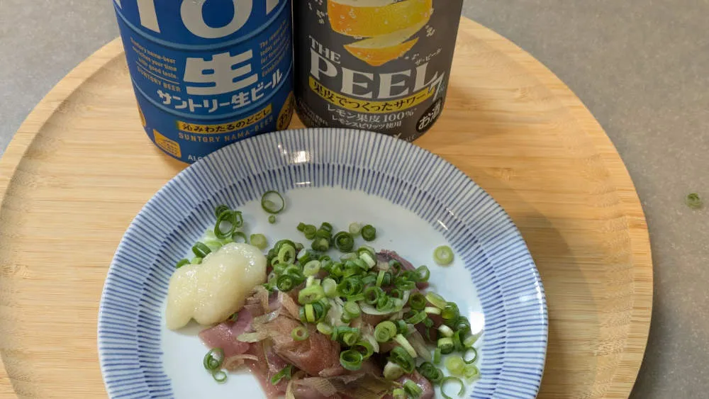 カツオの刺身 薬味まみれニンニク添え