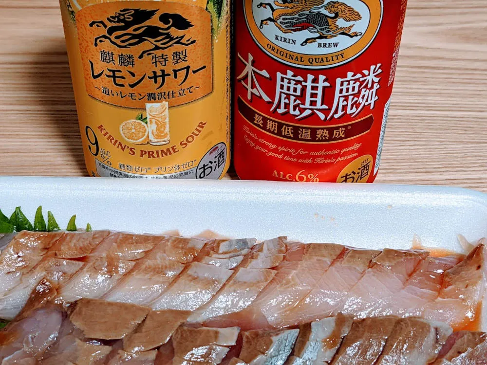 イナダの刺身と本麒麟・レモンサワー