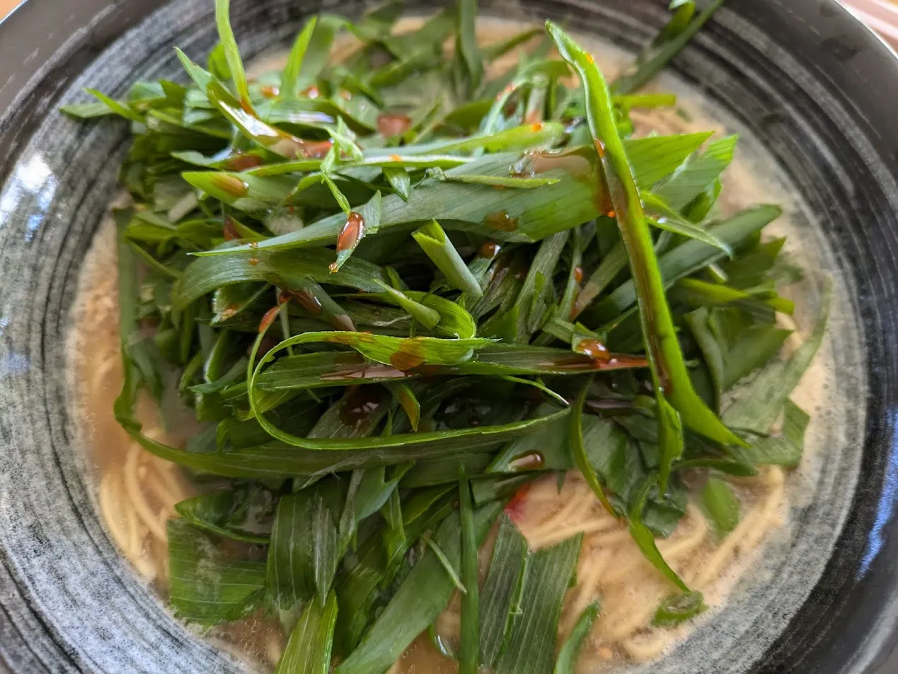 白ネギの青い部分山盛り塩ラーメン