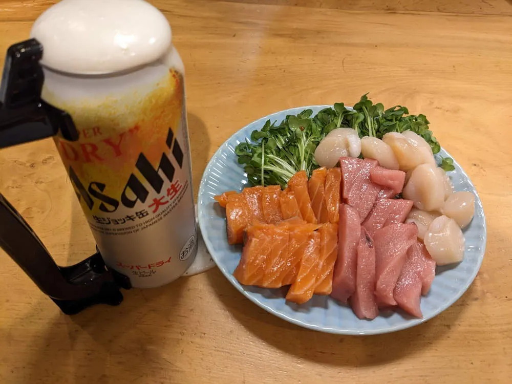 バチマグロ中トロ、サーモン、ホタテ貝柱の刺身盛り