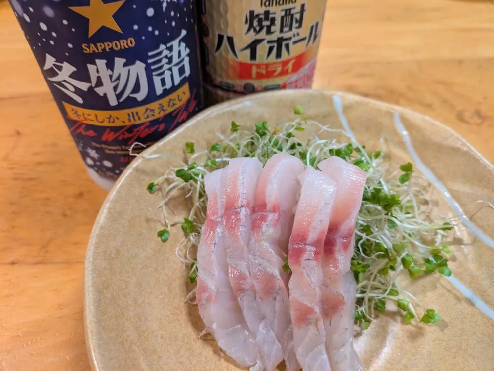 スズキの刺身に冬物語と焼酎ハイボール