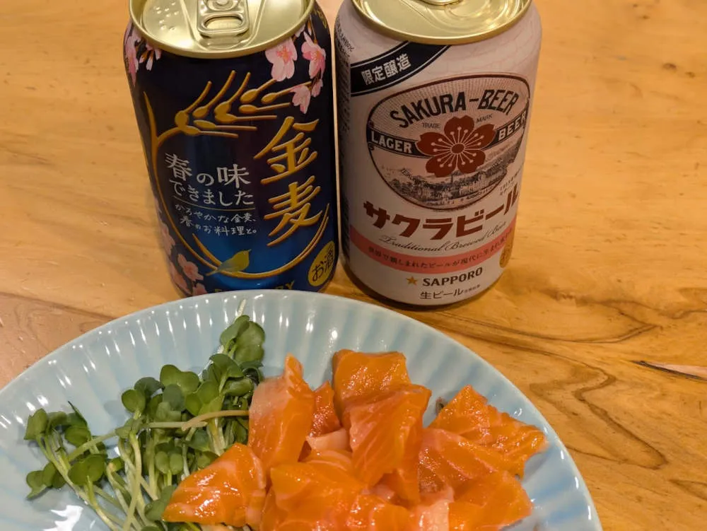 サーモンの刺身 カイワレ添えとビール
